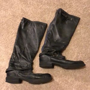 Tall boots with blue zipper